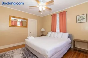 Downtown Mins to Lakebottom Park-Our Midtown Nook - Image 4