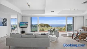 Amazing Views, Luxury Apartment, Easy Walk To Terrigal Village - Image 1