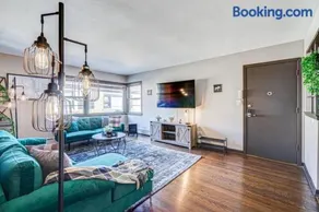 Top Rated Condo •King Bed • Safe Historic Location - Image 5