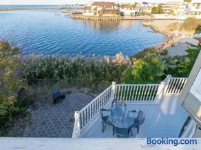 Pet Friendly Ocean And Bay Views Wifi Rooftop Deck Beach Badges Streaming Tvs Deck Os Private Yard Beach Chairs Beach Badges - Image 2