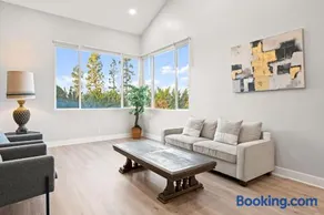 Luxury Hilltop Stay Pool Views Sleeps Many - Image 4
