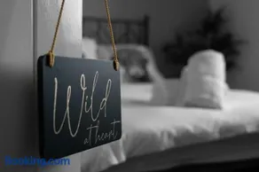 Stylish Apartment with Free Parking Near City and Bus Links - Image 5
