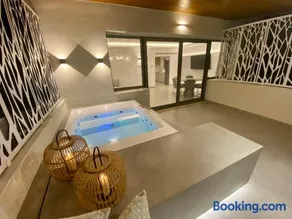 Deluxe Two-Bedroom Suite with Sea View & Jacuzzi - Image 2