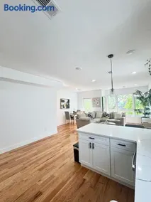 Cozy 3BR Retreat with Rooftop Near EWR & NYC Access - Image 4
