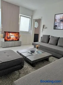 2 Zimmer Wohnung nahe Phantasialand mit Parkplatz - Image 1