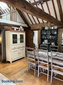 3 BEDROOM 5* BARN CONVERSION COTSWOLDS - Image 3