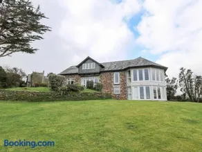 Penarvon House - Stunning Waterfront Escape with Games Room - Image 2