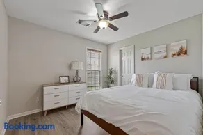 Family Oasis In Jonesboro! 4Bd, 2Ba house High Speed WiFi! - Image 4