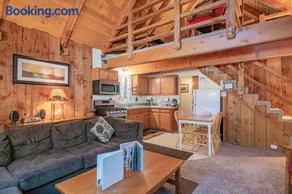 Moonridge Hideaway - Fireplace, Deck, Fenced Yard, Pet Friendly - Image 2