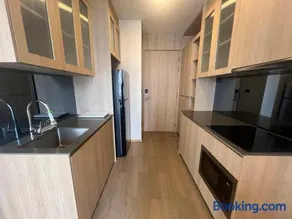2 Bedroom Luxury Apartment 3 min walk from BTS Ekkamai - Image 5
