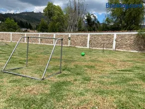 Cabaña con excelente ubicación y zona verde. - Image 3