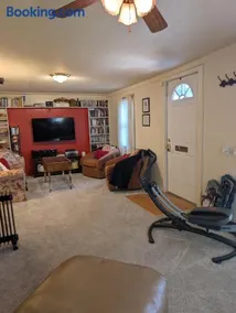 AG House, Recreaters,Work Remote, Surgery, Healing ADA, Pets, Parking - Image 2