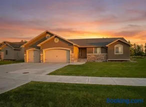 Modern Home with 3-Car Garage & Large Yard - Image 1