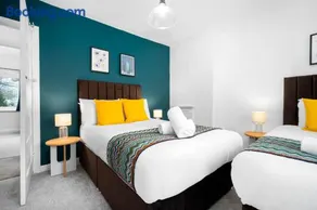 3 Bedroom House - Garden - Parking - Interior Designed - Netflix - Wifi - 52H - Image 2