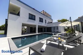 CROWONDER Mila Prestige Villa with Heated Swimming Pool, Jacuzzi and Sauna - Image 4