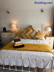 Stylish Cabin in East Sussex near Newhaven ferry - Image 3