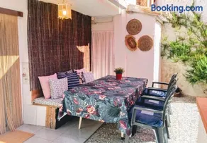 Charming House in El Poyo del Cid with Garden and Terrace - Image 1