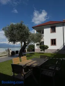 L olive Villa - Image 2