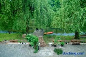 Moonriver Apartment - Image 2