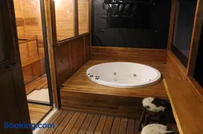 Cielo Verde Wood House - Image 3