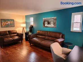 513Company - Retro (Great Location) - Image 1