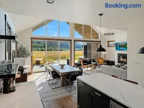 Suncadia Resort Luxury Home Next to Nelson Farm - Image 1