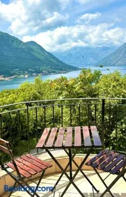 Sea and Mountain View - Cozy Pool Flat - Sleeps 6 - Image 2