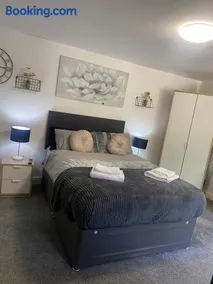 Hayy Studios Comfortable Stays in Deighton - Image 1