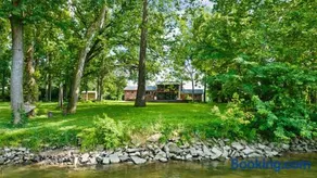 River Retreat Secluded Oasis with Hot Tub-Family Friendly - Image 3