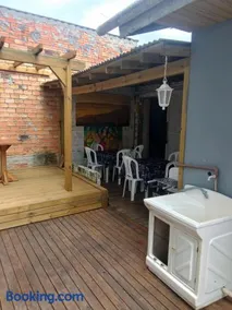 Aconchegante , espaçosa, acomoda 10 pessoas , centralizada perto da praia - Image 5