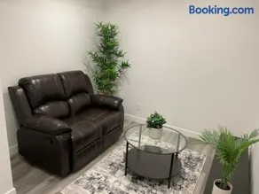 Cozy newly built 1 bedroom suite - Image 4