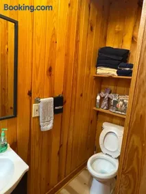 109 Vinewood Cabin-1 Bedroom - Image 3