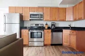 Cozy 2 Bed in Boston FIDI District - Image 2