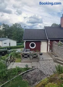 The Red Mini Cottage - Image 3