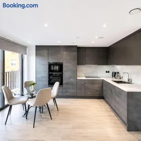 Boleyn Apartment in London - Image 2