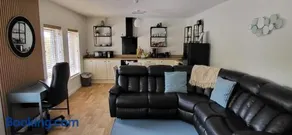 Cathedral View Apartment Derry - Image 4