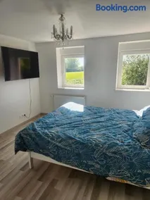 Maison avec jardin dans un quartier résidentiel - Image 3