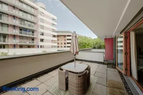 Open-plan Studio Apartment near Harbourside - Image 2
