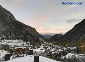 Barthe Holidays I Apartamento moderno en Arinsal 4PAX a pie de pistas, balcón con vistas y parking I Bosque - Image 1
