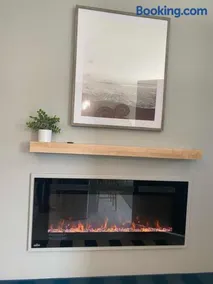 Modern Cottage Retreat - Image 4