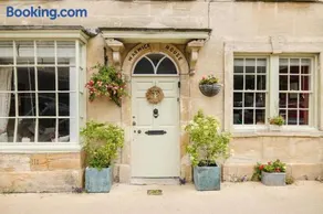 Luxury Townhouse in the Heart of Burford Sleeps 11 - Image 2