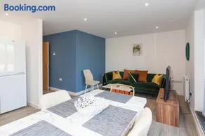 1 Minute Walk to JR John Radcliffe Hospital, The Lincoln Modern 2 bedrooms 2 bathrooms Apartment, Walking Distance to Oxford Brookes University - Image 4