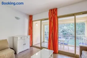 Flat With Swimming Pool Near The Beach - Image 2
