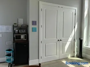 Cozy Suite near Mundy Park - Image 2