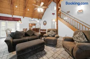 Southern Comfort - AC, Hot Tub,Centrally Located, Fenced Yard, BBQ - Image 3