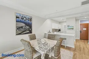 Maritime Lakeview Suite 409: Enjoy stunning lake views in Bay Harbor, MI. - Image 4