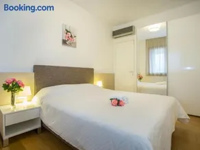 MAJ - ANA - Luxury Family Apartments with Pool - Image 2