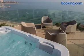 Modern sea front jacuzzi Blue Sky - Image 1