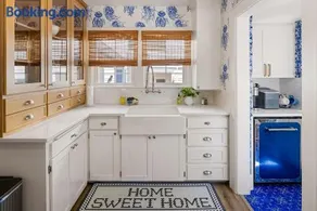 Bella Azul - Charming Home Minutes from Campus home - Image 5