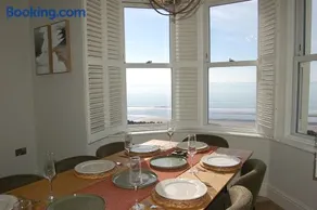 Morwendon House with Sea View - Image 5